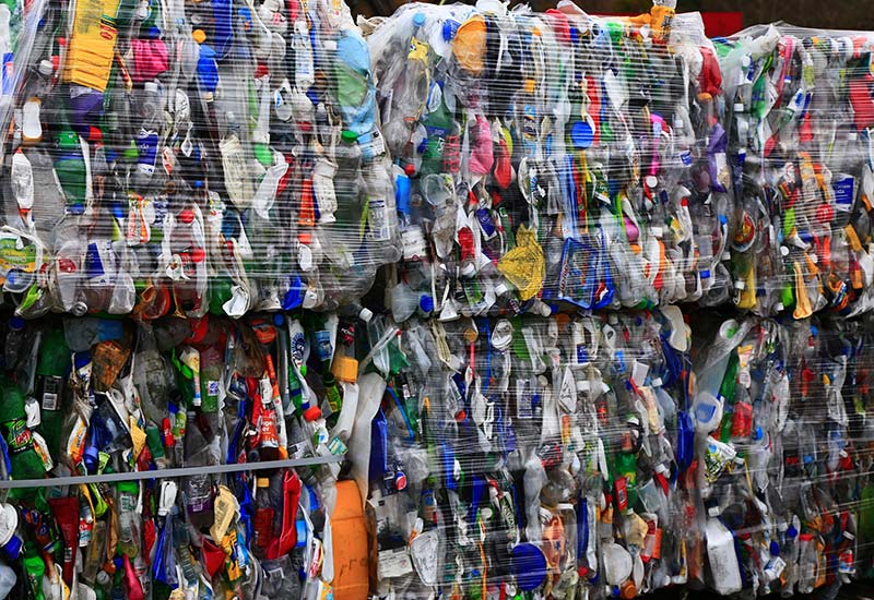 Bunte in Ballen gepresste gebrauchte Plastikverpackungen